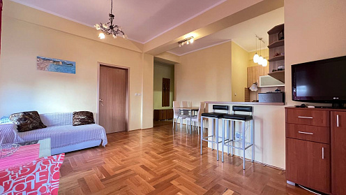 Apartment mit zwei Schlafzimmern in einem Haus mit Pool in Budva