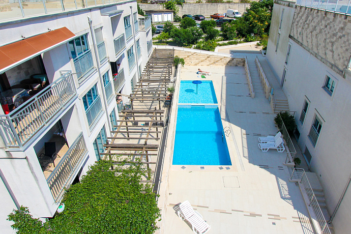 Zwei-Zimmer-Wohnung zum Verkauf in der Nähe des Meeres in Kotor