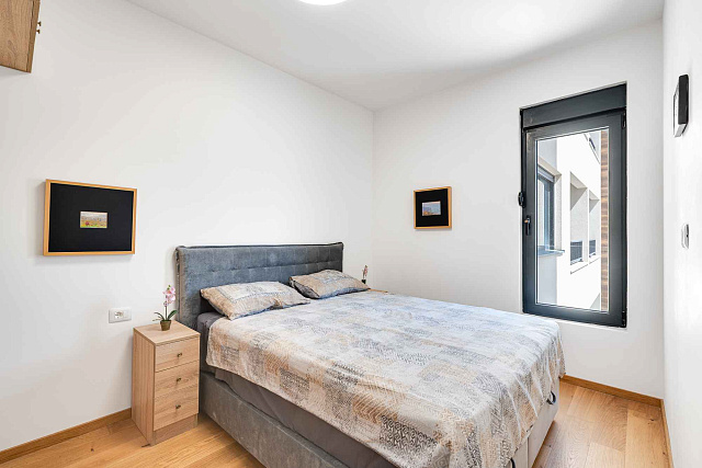 Moderne, komplett möblierte Wohnung zum Verkauf in Bečići — photo 10