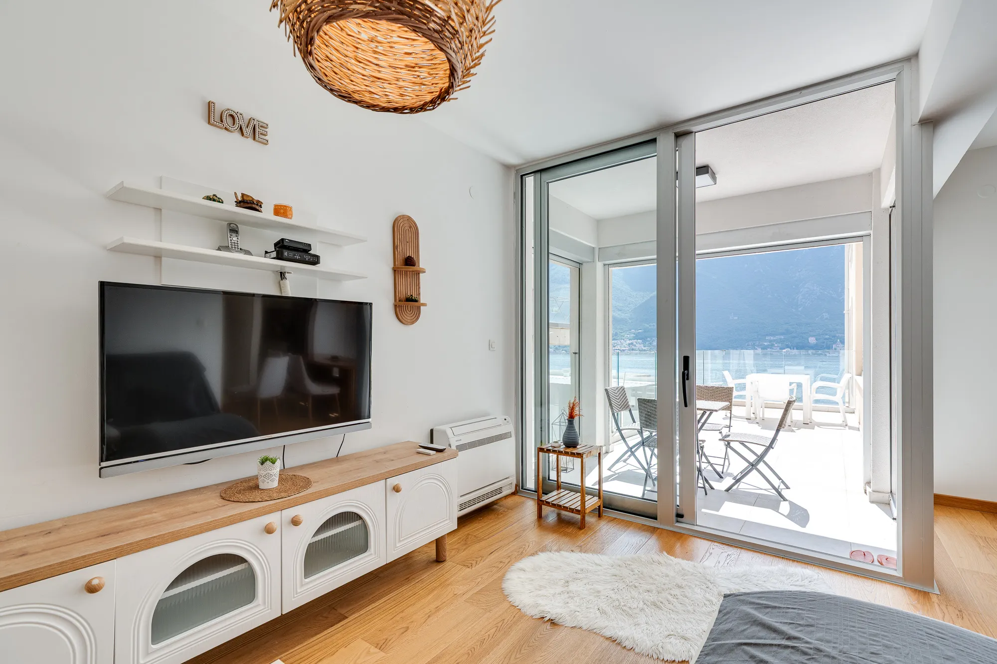 Attraktive 86 m² Wohnung in Dobrota – Große Terrasse, Meerblick, Garage & Abstellraum