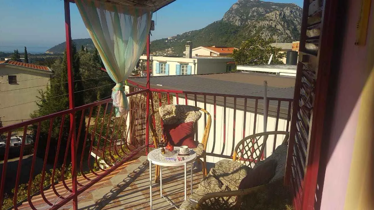 Haus mit Meer- und Bergblick in Sutomore — 110 m², Grundstück 150 m²