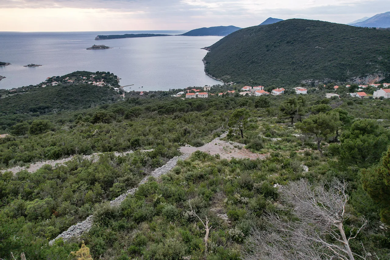Urbanisiertes Grundstück in Žanjice zu verkaufen – exklusive Lage mit Meerblick