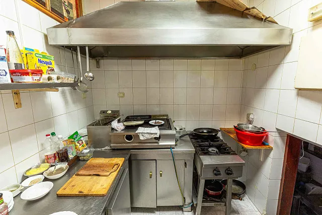 Restaurant im Zentrum von Budva — photo 11