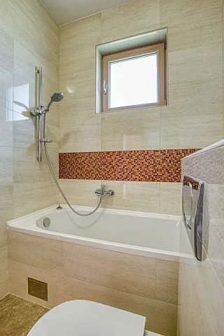 Bečići 67 m² Wohnung mit Meerblick, 2 Schlafzimmer und Terrasse