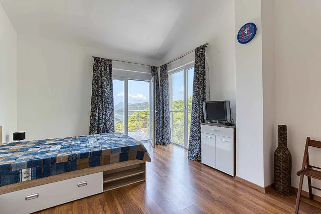 Elegantes Haus mit atemberaubendem Blick auf die Bucht von Kotor in Herceg Novi — photo 4
