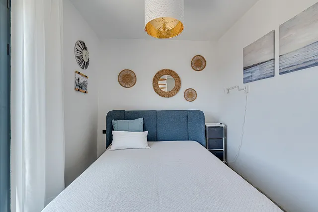 Moderne Drei-Zimmer-Wohnung im Zentrum von Tivat mit Meerblick