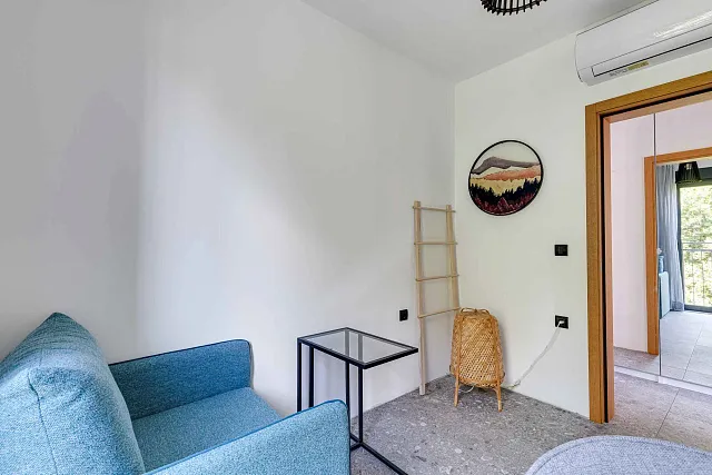Moderne Drei-Zimmer-Wohnung im Zentrum von Tivat mit Meerblick — photo 35