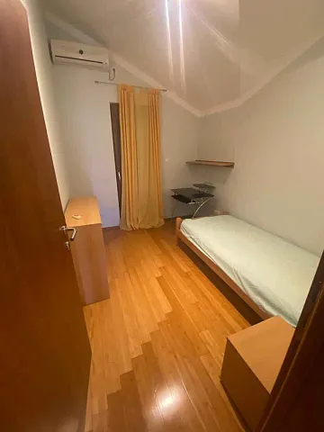 # 6832 Drei-Schlafzimmer-Apartment im Komplex Roman Gardens, 100 m vom Meer entfernt, mit Garagenstellplatz im Preis inbegriffen — photo 7