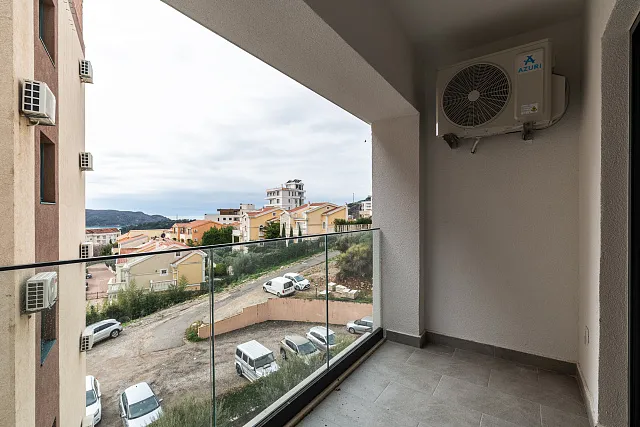 Geräumige 64 m² Wohnung in Bečići mit Meerblick — photo 8