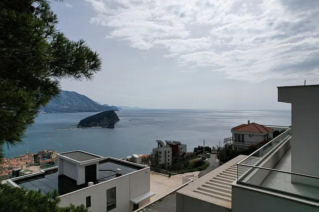 Luxuriöse Neubauvilla mit Panoramablick auf das Meer und die Altstadt von Budva — photo 20