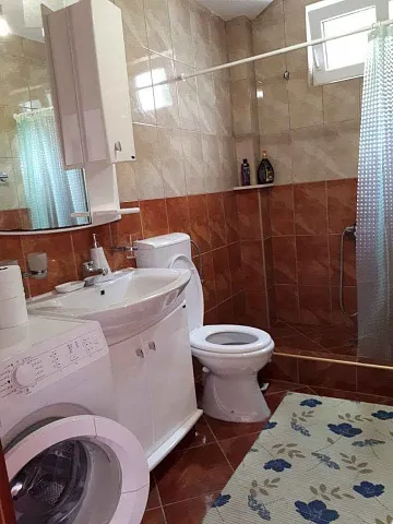 Haus mit drei Wohnungen in Zagrađe, Sutomore — 450 m² — photo 7