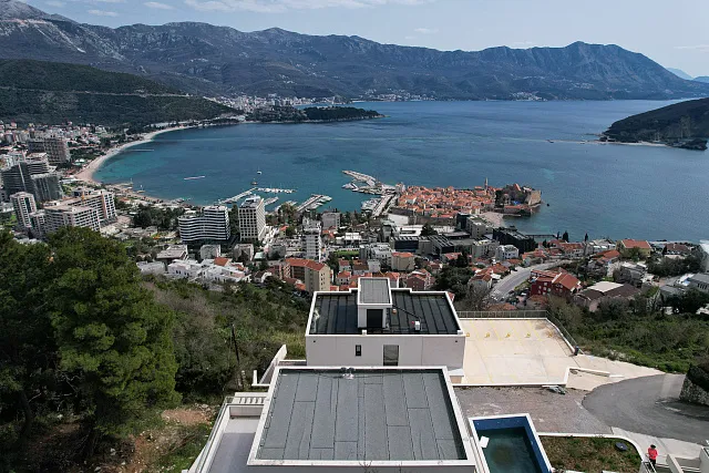 Luxuriöse Neubauvilla mit Panoramablick auf das Meer und die Altstadt von Budva — photo 19