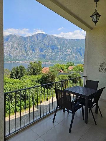 Geräumiges Apartment mit 1 Schlafzimmer in Prcanj