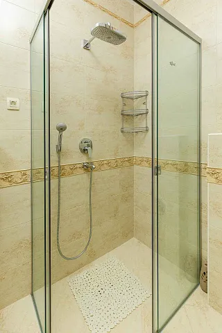 Eleganz und Gelassenheit in einer luxuriösen Villa mit Panoramablick auf das Meer. — photo 33
