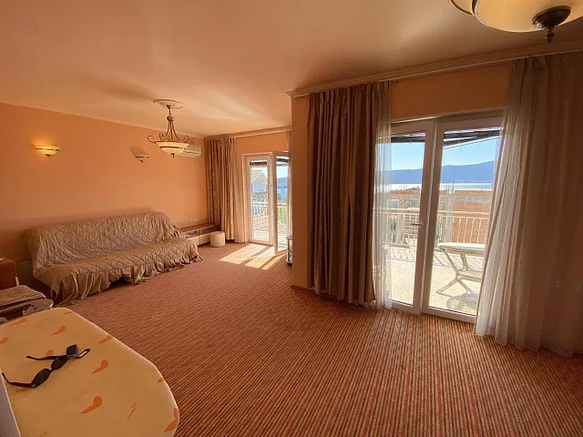 Attraktivt hus i Tivat med terrasser og havudsigt — photo 7