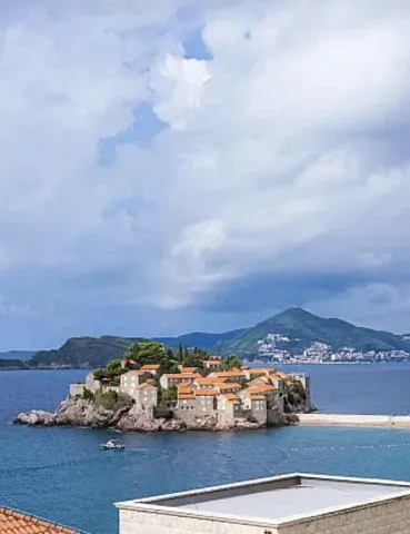 Geräumige Duplex-Wohnung mit Meerblick in Sveti Stefan — photo 40