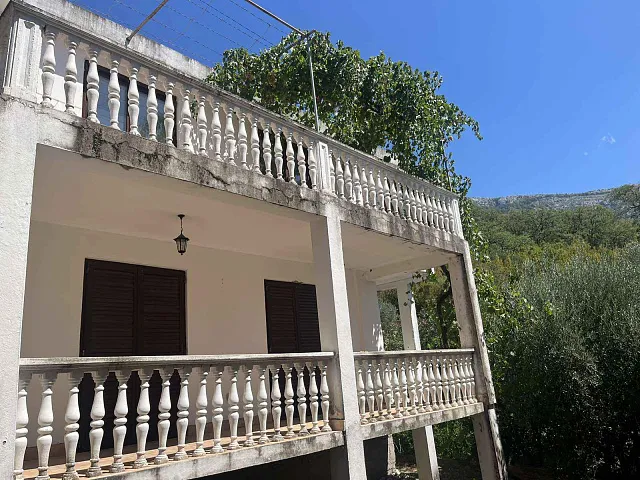 Zweistöckiges Haus zum Verkauf in Buljarica
