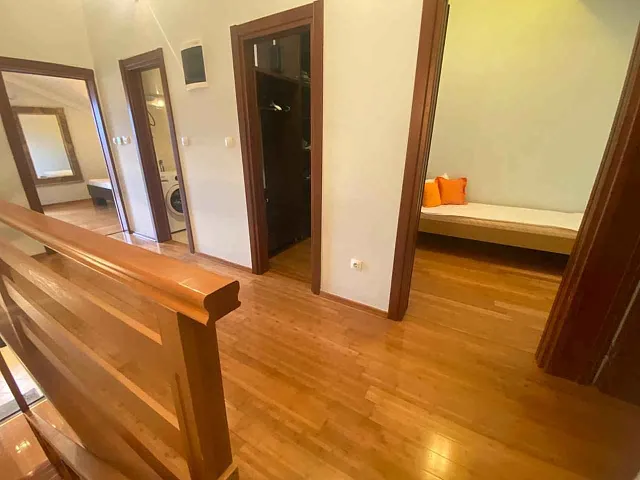 # 6832 Drei-Schlafzimmer-Apartment im Komplex Roman Gardens, 100 m vom Meer entfernt, mit Garagenstellplatz im Preis inbegriffen — photo 6