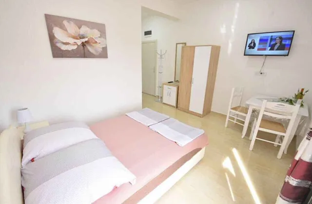 Zum Verkauf steht ein geräumiges Haus in Meljine in der Nähe des Meeres — photo 4