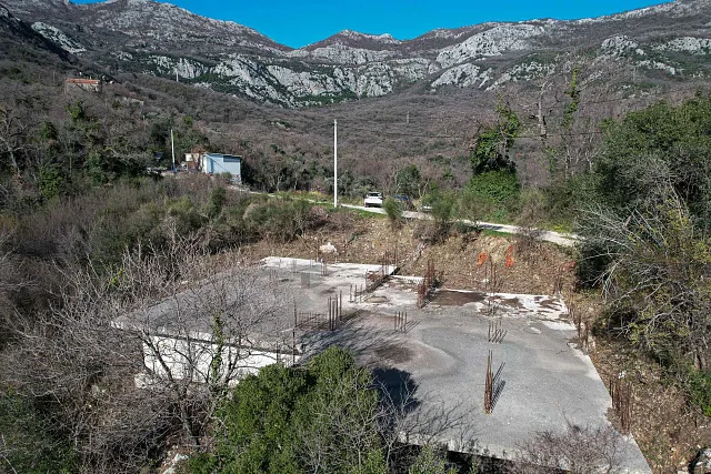 Investitionsgrundstück mit genehmigtem Projekt und gebautem Fundament in Petrovac mit Meerblick — photo 6