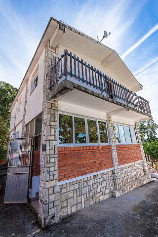 Gemütliches Haus mit Terrasse und Meerblick in Bar — photo 4