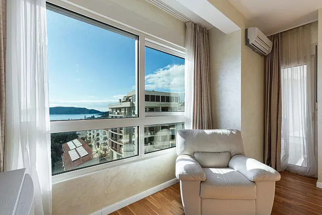 Luxuswohnung mit Meerblick in Bečići — photo 9