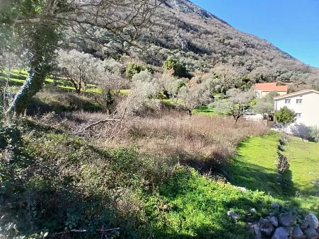 2.400 m² Baugrundstück in Stoliv, Kotor – Nähe Hyatt Hotel
