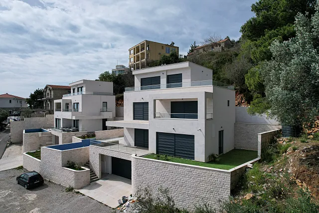 Luxuriöse Neubauvilla mit Panoramablick auf das Meer und die Altstadt von Budva — photo 25