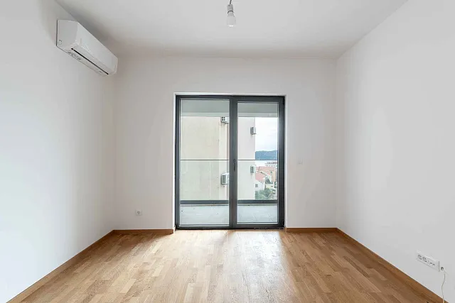Geräumige 64 m² Wohnung in Bečići mit Meerblick — photo 4