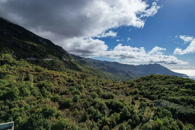 Urbanisiertes Grundstück mit Meerblick und eigener Wasserquelle – Lapčići, 1.000 m² — photo 7