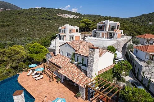 LUXUSVILLA AUF DER LUŠTICA, IN DER NÄHE VON MIRIŠTA — EIN PRIVATES PARADIES AN EINER DER EXKLUSIVSTEN LAGEN DER ADRIA, Herceg-Novi