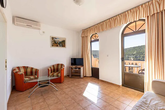 Gemütliche Wohnung in Bigovo direkt am Meer — mit Terrasse und Meerblick — photo 16