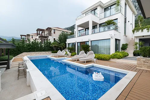 Exklusive Villa in Blizikuće, nahe Sveti Stefan