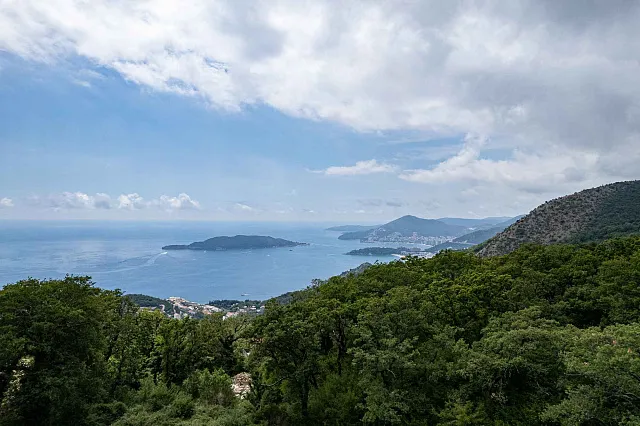 Grundstück 2414 m² – Kuljače, Budva | UTU für 4 touristische Gebäude