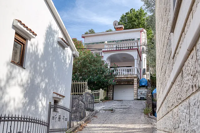 Haus nur 50 Meter vom Meer entfernt – Stoliv