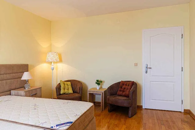 Geräumige Duplex-Wohnung mit Meerblick in Sveti Stefan — photo 30