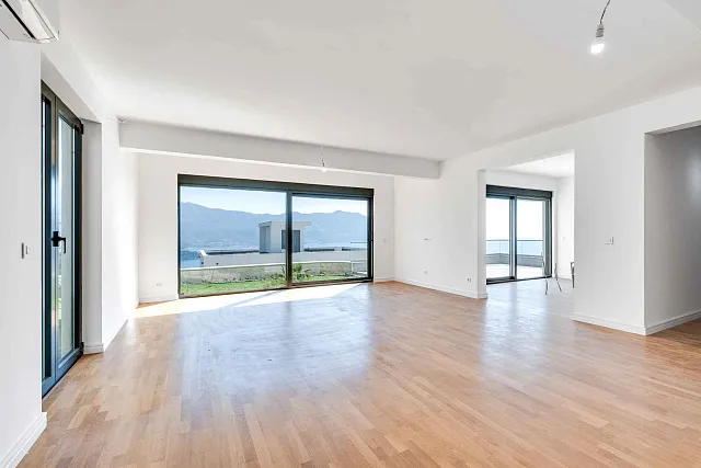 Luxuriöse Neubauvilla mit Panoramablick auf das Meer und die Altstadt von Budva — photo 10