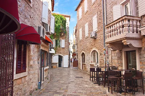 WOHNUNG ZU VERKAUFEN – ALTSTADT BUDVA