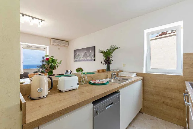 Geräumige Duplex-Wohnung mit Meerblick in Sveti Stefan — photo 7