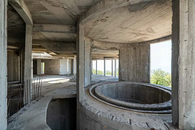 7.715 m² Grundstück mit Gebäuden und Rohbau nahe Sveti Stefan — photo 13