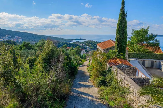 Urbanisierte Grundstücke in der Nähe des Meeres in Herceg Novi (4556 m² oder einzeln 2090 m² und 2466 m²) – Große Investitionsgelegenheit — photo 5