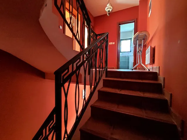 Reihenhaus mit Poolblick in Kotor, Lastva — 107 m² + Terrassen — photo 9