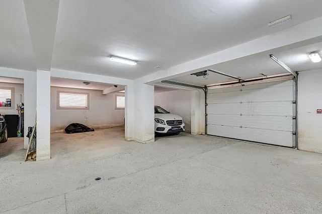 Moderne 2-Zimmer-Wohnung mit großer Terrasse und Garage in Bečići — photo 11