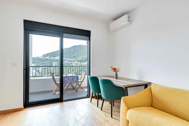 Möblierte Wohnung mit einem Schlafzimmer, Meerblick und Garagenplatz in einem neuen Gebäude — photo 6