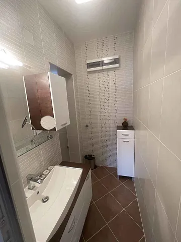 Zu verkaufende Wohnung in Bijela mit Meerblick — photo 12