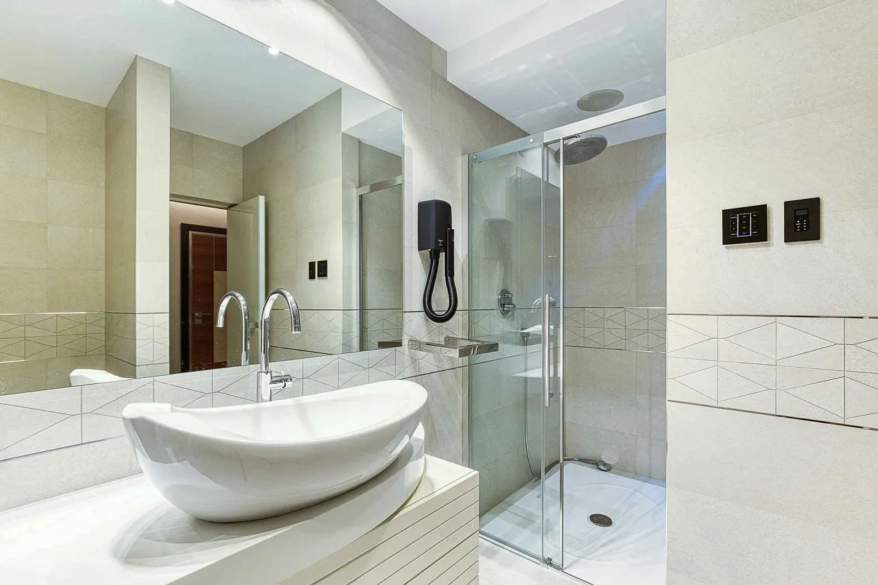Eine elegante Zwei-Zimmer-Wohnung mit exklusivem Design im Herzen von Budva.