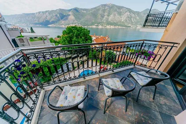 Apartment mit zwei Schlafzimmern in einem Komplex mit Swimmingpool in Dobrota