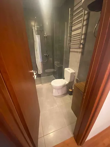 # 6832 Drei-Schlafzimmer-Apartment im Komplex Roman Gardens, 100 m vom Meer entfernt, mit Garagenstellplatz im Preis inbegriffen