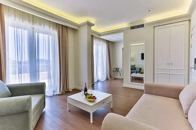 Luxuriöses Hotel im Zentrum von Budva — photo 6