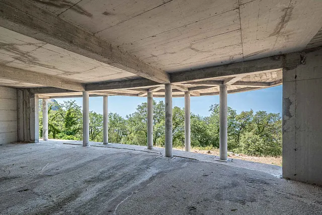 7.715 m² Grundstück mit Gebäuden und Rohbau nahe Sveti Stefan — photo 4